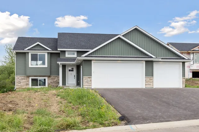 718 165th St, Hammond, WI 54015