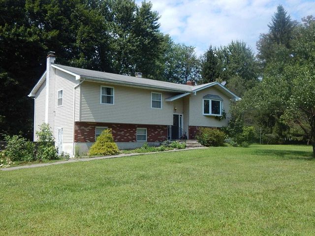 17 Circle Dr, Hopewell Junction, NY 12533