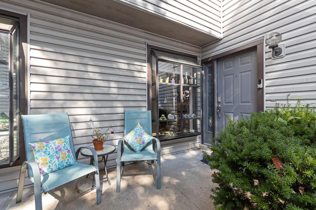 1707 Thorny Briar Dr, Saint Louis, MO 63146
