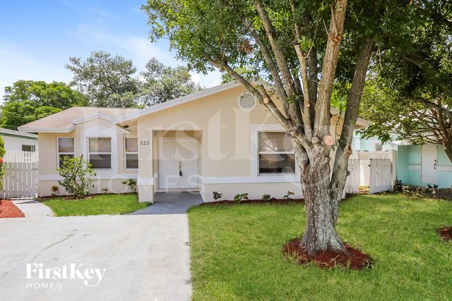 525 20th Ave N, Lake Worth, FL 33460