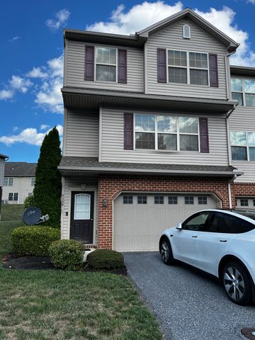 6399 Creekbend Dr, Mechanicsburg, PA 17050