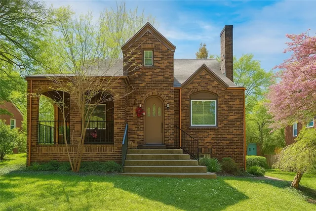 902 Delafield Rd, Pittsburgh, PA 15215
