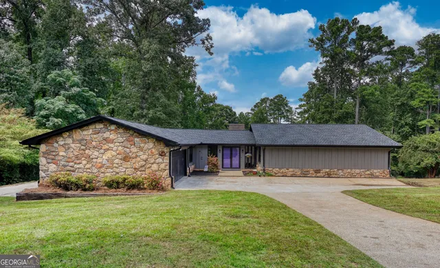 1821 Holmes Dr SW, Conyers, GA 30094