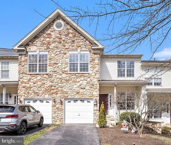 111 Fringetree Dr, West Chester, PA 19380
