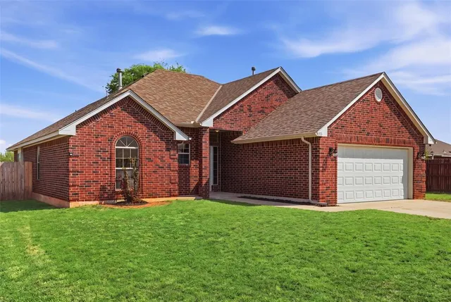 515 E  Greenwood Ln, Mustang, OK 73064