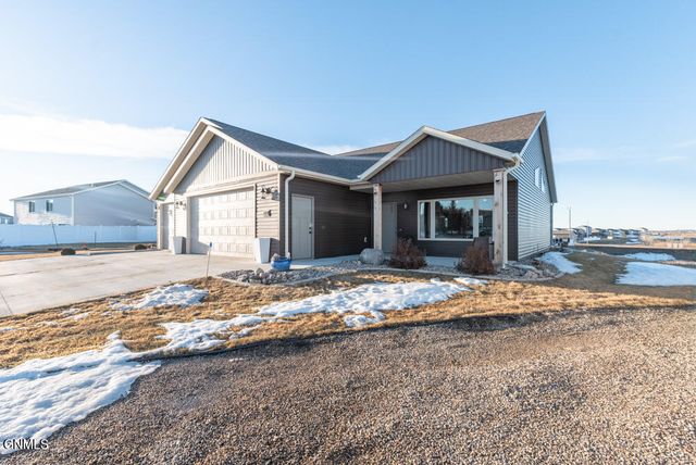 6918 Majestic Pl, Lincoln, ND 58504