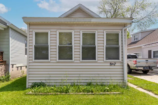 807 Fraser St, Bay City, MI 48708