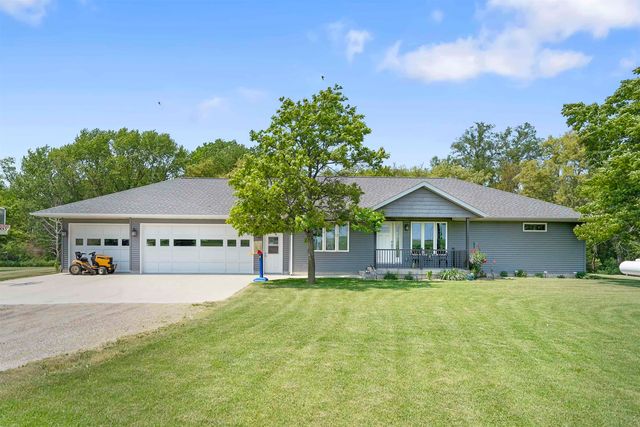 1653 Golf Course Blvd, Independence, IA 50644