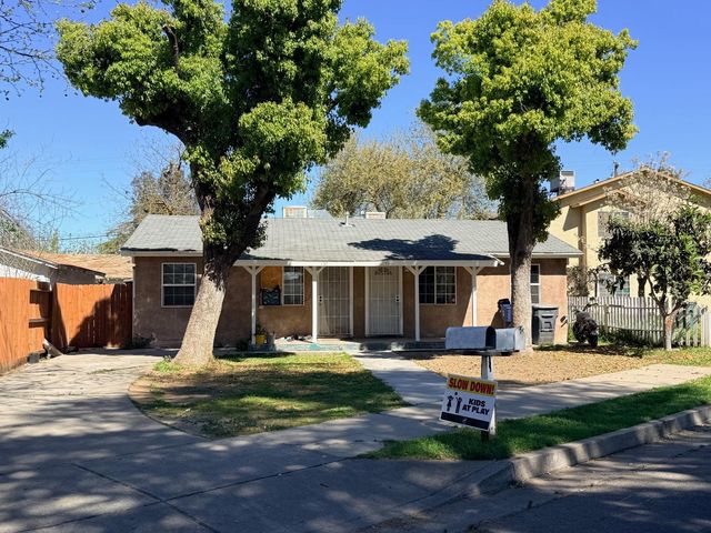 139-137 Sycamore St, Madera, CA 93638