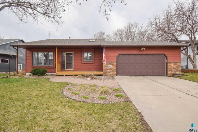 2405 S  Ascot Ave, Sioux Falls, SD 57103