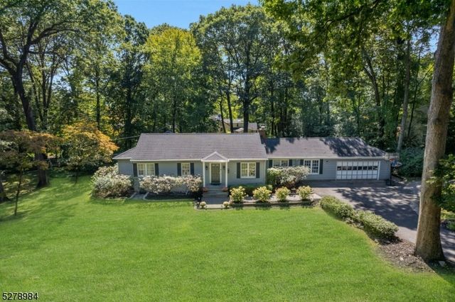 2 Crestview Rd, Mountain Lakes, NJ 07046