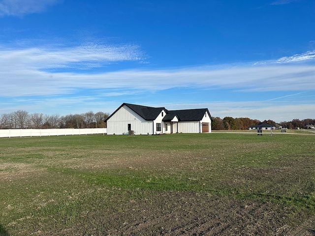 2895 Bittersweet Dr, Fort Madison, IA 52627
