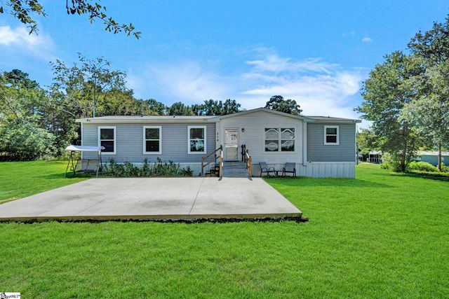 218 Hill St, Gray Court, SC 29645