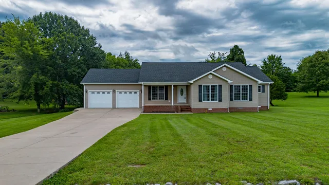 224 Hunters Ln, Calvert City, KY 42029