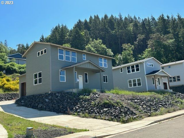 1016 Forest Heights St, Sutherlin, OR 97479