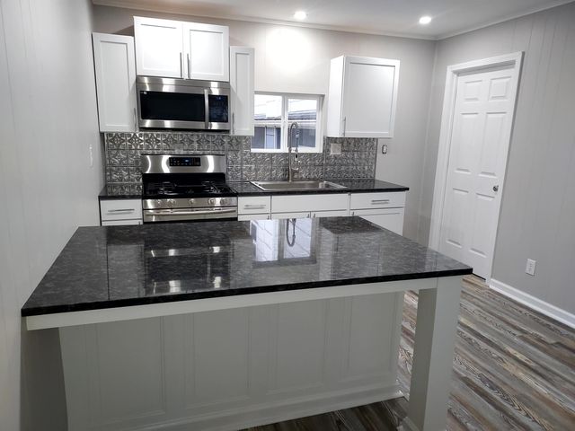 204 11th St, Charleroi, PA 15022