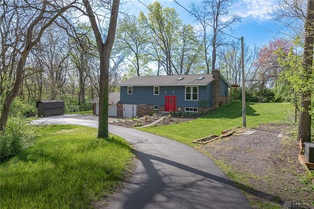 225 Hedge Dr, Springfield, OH 45504