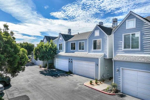 18 Binnacle Ln, Foster City, CA 94404