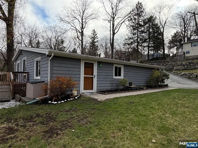 10 Laurel Trl, Kinnelon, NJ 07405