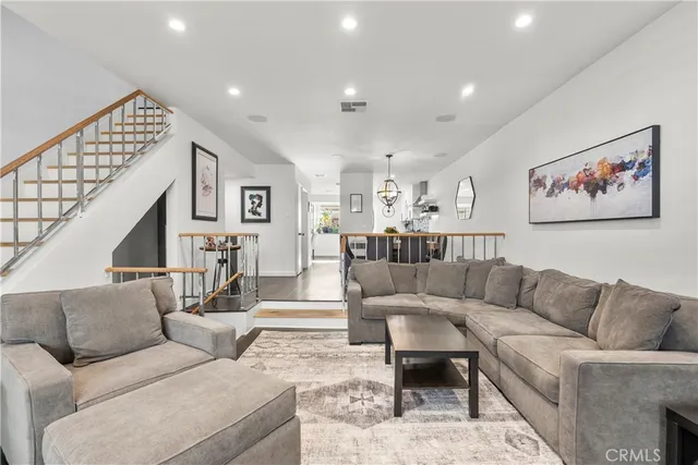 10229 Variel Ave #12, Chatsworth, CA 91311