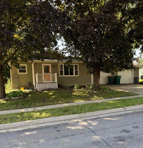 15 Edward Ave, Edgerton, WI 53534
