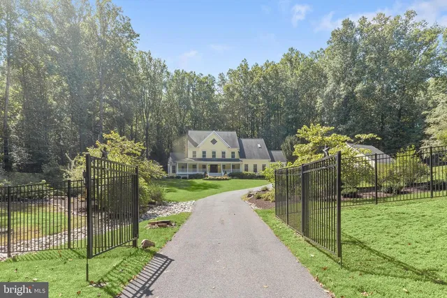 13767 Lakeside Dr, Clarksville, MD 21029