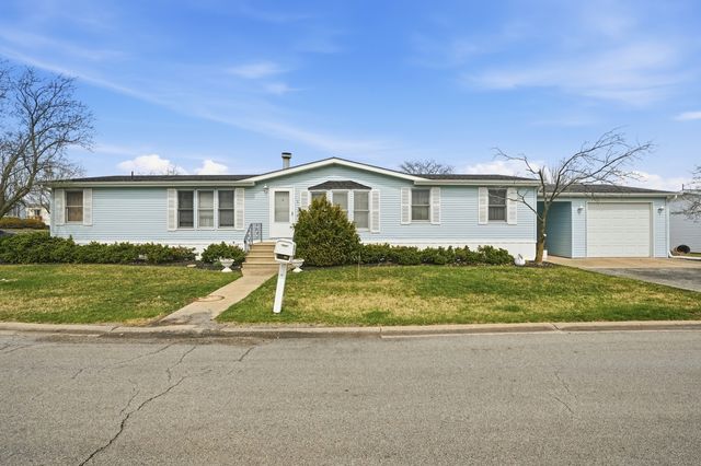 1 Swallow Ln, Beecher, IL 60401