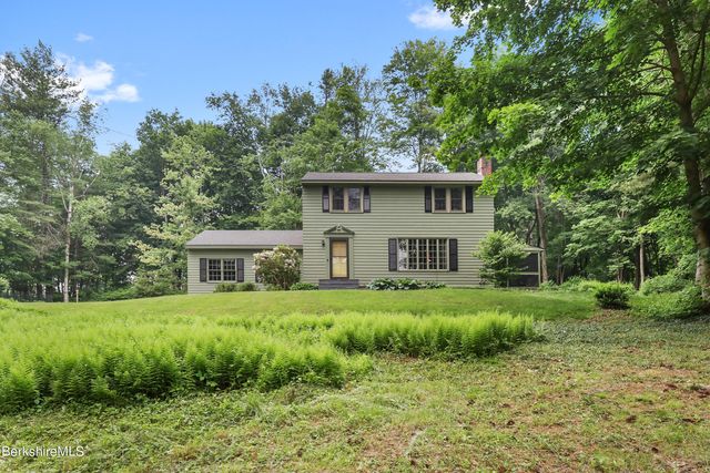 5 Pleasant View Dr, Great Barrington, MA 01230