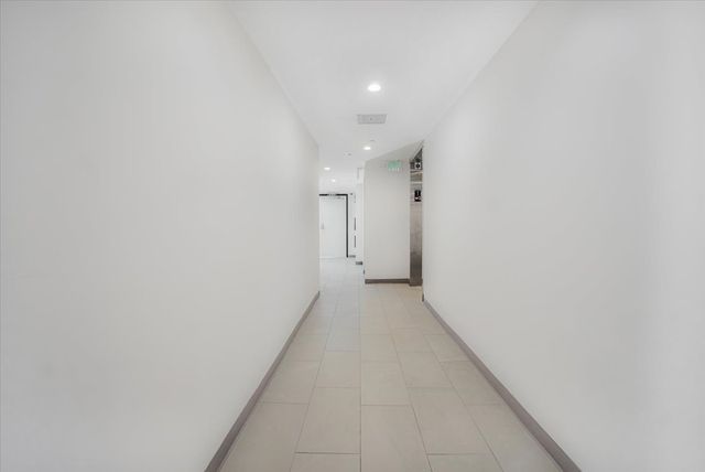 10918 Camarillo St #501, North Hollywood, CA 91602