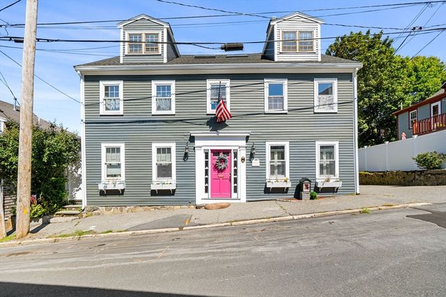 4 Cross St #1, Marblehead, MA 01945