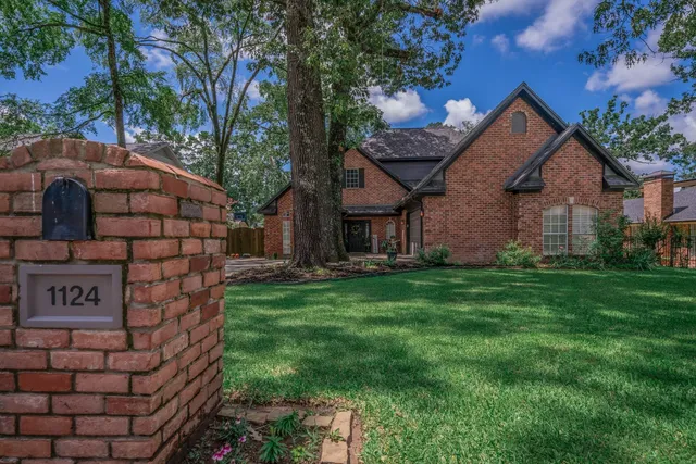1124 Stillmeadow Ln, Longview, TX 75604