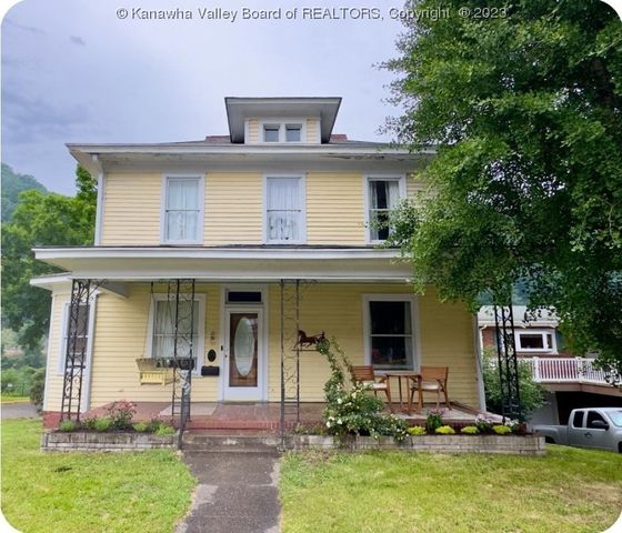 324 6th Ave, Montgomery, WV 25136