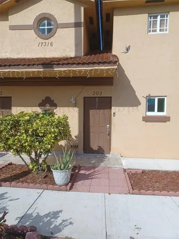 17316 NW 74th Ave #202, Hialeah, FL 33015