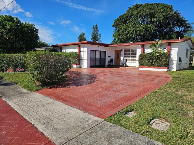 8681 NW 26th Pl, Fort Lauderdale, FL 33322