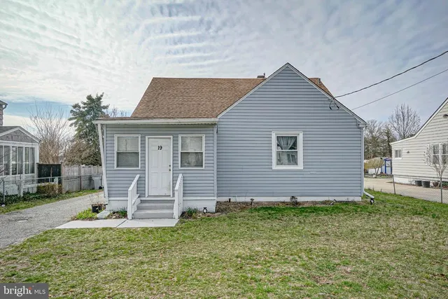 19 W  Almond St, Vineland, NJ 08360