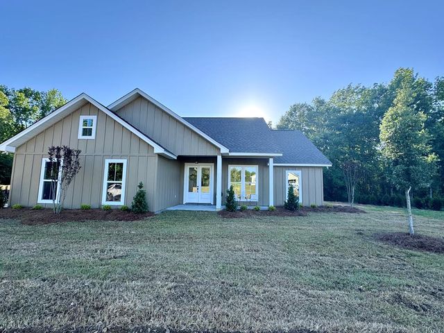 5 Theodore Dr, Poplarville, MS 39470