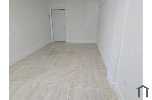 901 NW 28th St #3, Miami, FL 33127