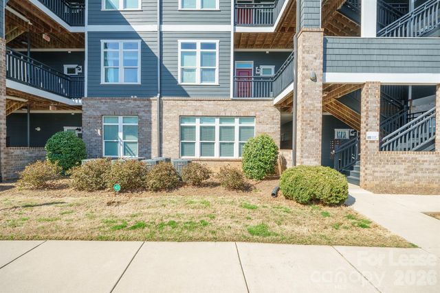 935 McAlway Rd, Charlotte, NC 28211