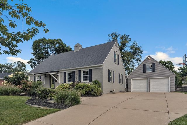 346 Bel Air Dr NE, Grand Rapids, MI 49503