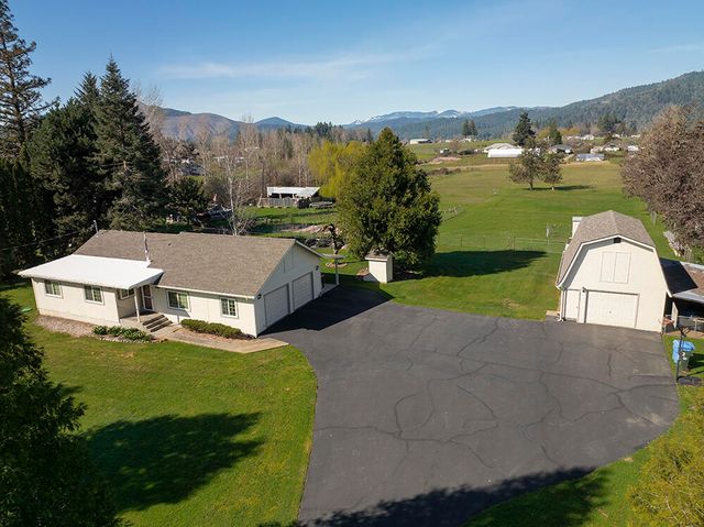 2908 Woodland Park Rd, Grants Pass, OR 97527