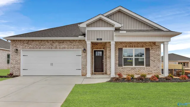 115 Meadow Path Dr, Meridianville, AL 35759