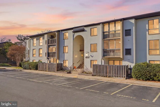 611 Center St #101, Herndon, VA 20170