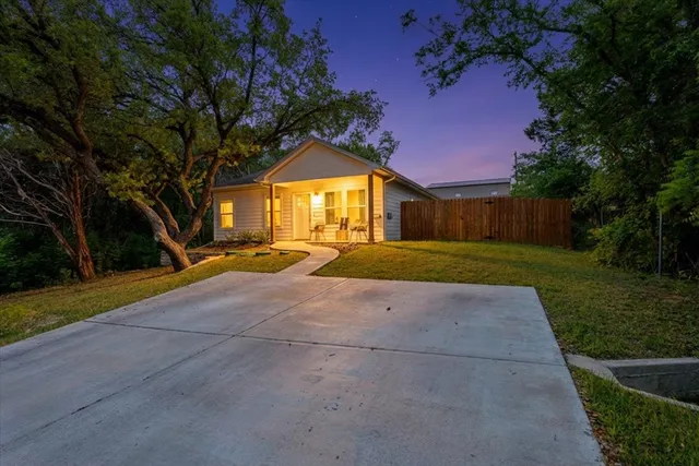 921 Indian Dr, Granbury, TX 76048