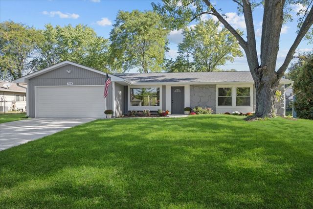 708 S  10th Ave, Saint Charles, IL 60174