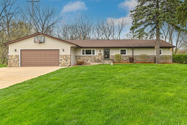 S75W19236 Bay Shore DRIVE, Muskego, WI 53150