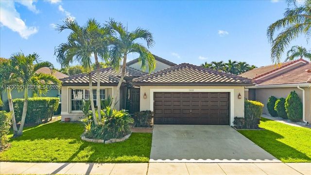 2010 NW 182nd Ter, Pembroke Pines, FL 33029