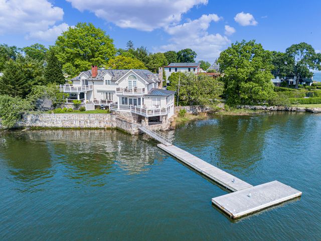 522 The Pkwy, Mamaroneck, NY 10543