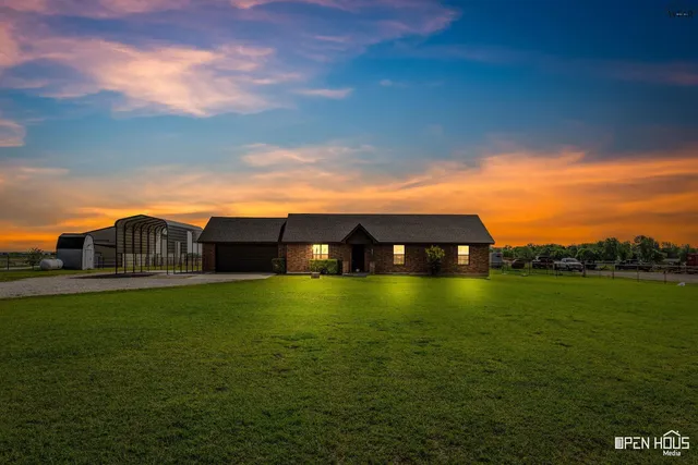 568 Vaughn Rd, Burkburnett, TX 76354