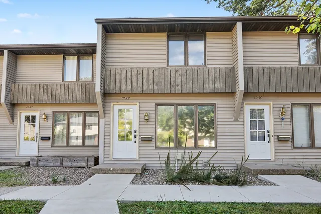 1232 Boone St, Pella, IA 50219