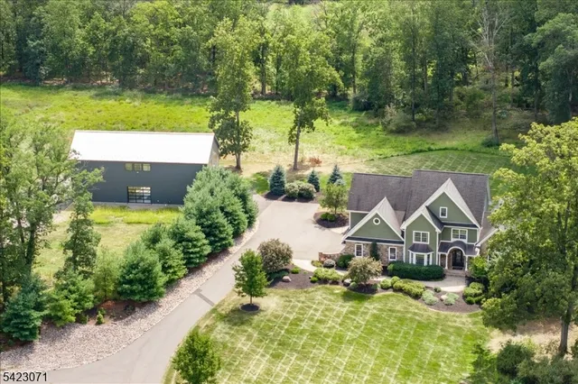 29 Tumble Falls Rd, Stockton, NJ 08559
